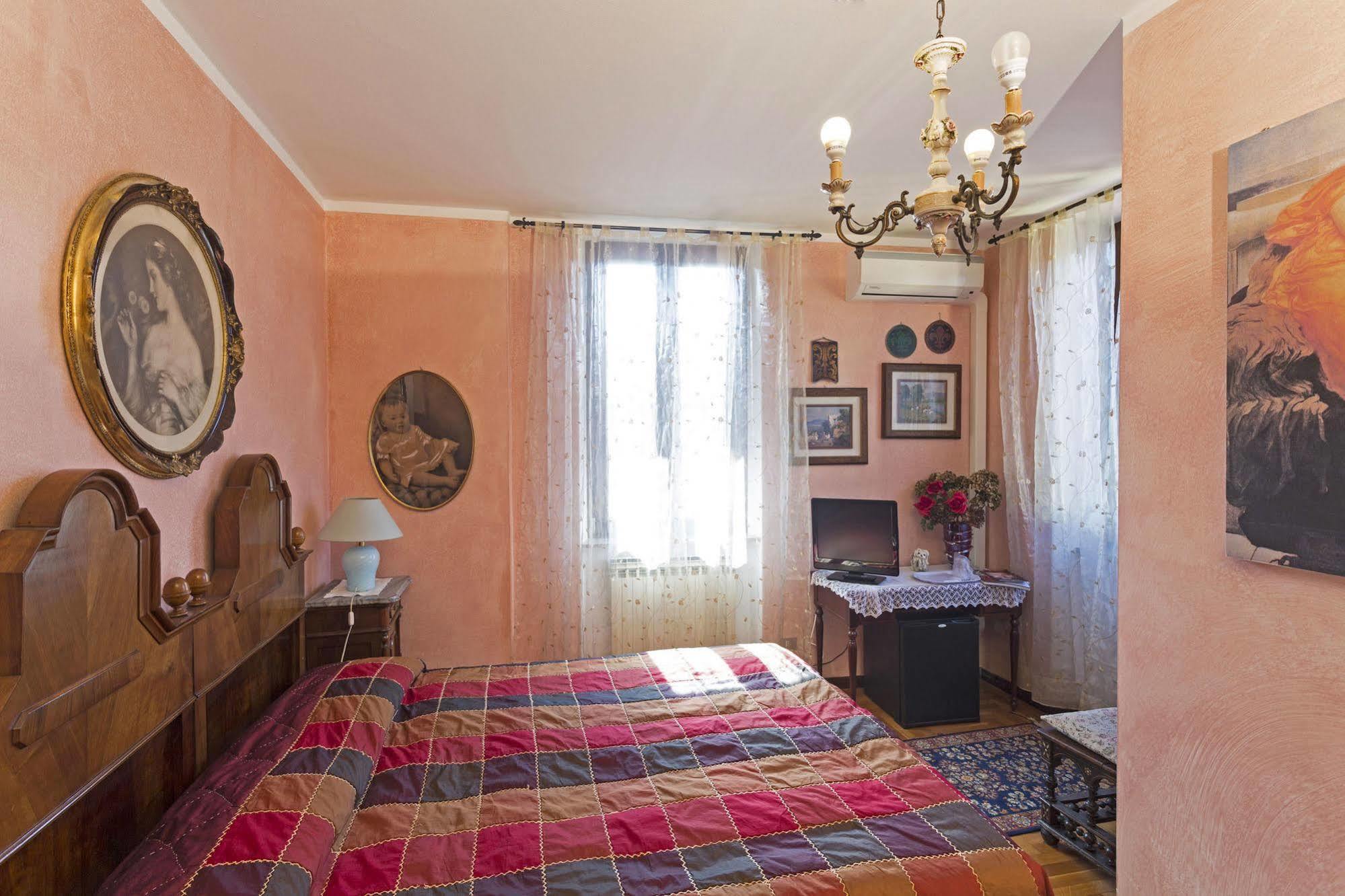 B&B - Foresteria - Frontelago Lake Como Манделло-дель-Ларио Экстерьер фото
