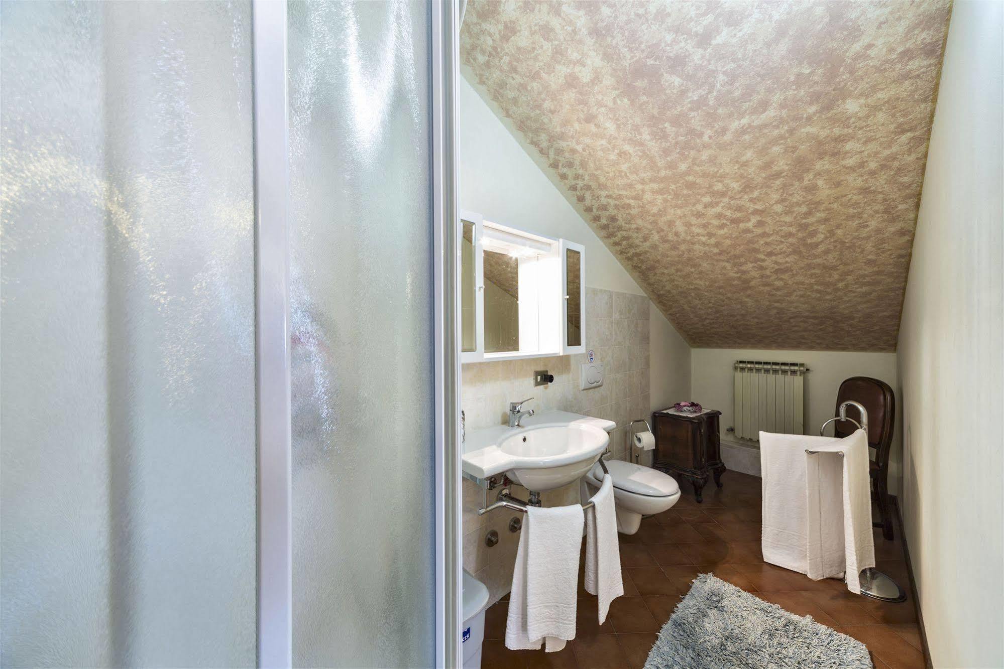 B&B - Foresteria - Frontelago Lake Como Манделло-дель-Ларио Экстерьер фото